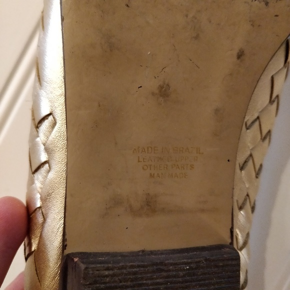 *Vintage* Connie gold woven leather flats - Picture 5 of 7